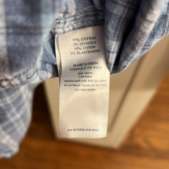 Men’s medium FAHERTY casual button down. - Picture 3 of 5